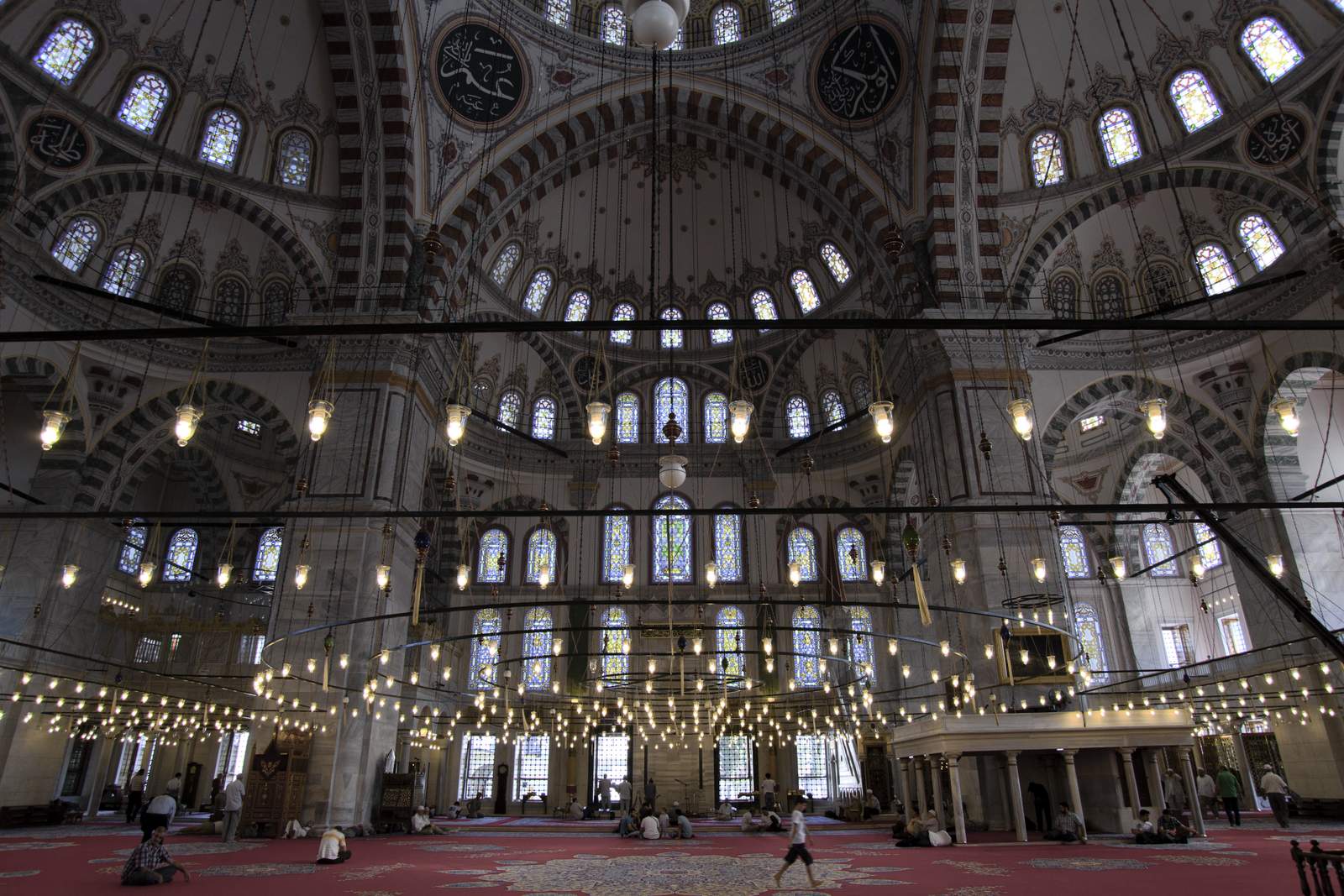 Мечеть фатиха в стамбуле. Мечеть завоевателя Стамбул. Мечеть Мехмеда завоевателя.